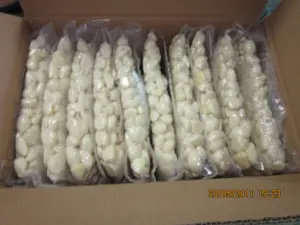 Chinese Factory 2022 Fresh Peeled Garlic Vacuum Nitrogen Jar Packed Peeled Garlic Cloves