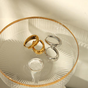 ต่างหูห่วงสแตนเลสกลมชุบทองเครื่องประดับแฟชั่นหรูหราสำหรับผู้หญิง - Product Image 3