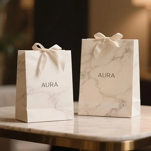 Túi giấy bao bì thương hiệu tùy chỉnh cho trung tâm mua sắm, giấy trắng 250g + Kết cấu đá cẩm thạch + Thiết kế ruy băng và chuỗi - Product Image 2