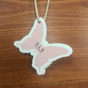Étiquettes volantes et étiquettes de scellage en papier pour vêtements, personnalisées en forme de papillon, avec nom de marque et logo - Product Image 2