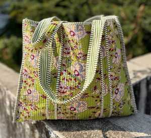 Sac à bandoulière matelassé en coton, tendance, tissu durable, fermeture éclair sécurisée, sac à main pour le quotidien et les voyages - Product Image 1