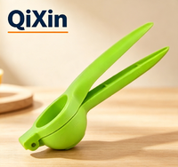 Presse-citron manuelle en gros pour usine, presse-agrumes en PP de qualité alimentaire, personnalisable OEM, outil de cuisine portable pour presser les fruits