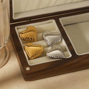 Pendientes de acero inoxidable en forma de corazón, minimalistas, dorados y plateados, para uso diario, para mujer - Product Image 1