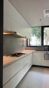 Meubles sur mesure haut de gamme et abordables au design moderne, armoires de <span class=keywords><strong>cuisine</strong></span> en mélamine blanches en forme de L, petites et complètes, provenant de Chine - Product Image 4