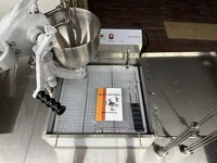 Commerciële donutbal-depositor en -maker, hoogwaardige mochi donut friteuse voor bakkerijen
