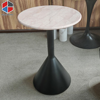 Table de café de style moderne avec base conique et plateau en marbre naturel pour chambre d'hôtel