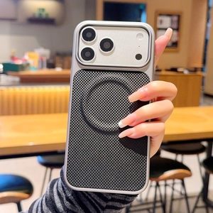 เคสโ<span class=keywords><strong>ท</strong></span>รศัพ<span class=keywords><strong>ท</strong></span>์แบบแข็งพลาสติกสีเงินเ<span class=keywords><strong>ท</strong></span>า ให้สัมผัสแม่เหล็ก เหมาะสำหรับ iPhone 18promax 17pro 16 15promax <span class=keywords><strong>14pro</strong></span> 13promax - Product Image 2
