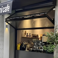 Ventana Plegable de Aleación de Aluminio Hecha a Medida de Larga Duración con Bordes Sellados y Mosquitera para Panadería, Bar o Servicio de Comida para Llevar