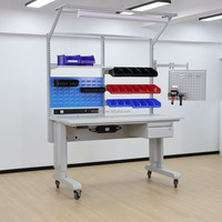 Banc de travail ESD réglable en hauteur électriquement, conçu pour les tests en laboratoire, avec plateau en stratifié ESD, système de mise à la terre et conception modulaire