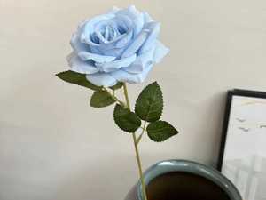 Composizione Floreale Artificiale BF-RS23 con Rosa Singola per Decorazioni Nuziali, Ispirata a Cascata di Fiori con Bordi Arricciati - Product Image 6