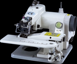 Máquina de coser industrial de cama cilíndrica de puntada invisible con operación electrónica y características automáticas de alta velocidad para costuras de pantalones - Product Image 1
