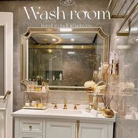 Miroir de salle de bain intelligent carré de style français, rétro européen, avec cadre en bois doré, fixation murale, éclairage LED et fonction anti-buée