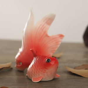 Cerámica suerte fengshui artes lindos pequeños peces adornos negro y rojo porcelana estatuilla mesa escritorio decoración del hogar accesorio - Product Image 4