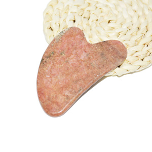 La pierre de massage Gua Sha en forme de cœur en rhodonite naturelle certifiée CE pour le visage favorise la <span class=keywords><strong>circulation</strong></span> sanguine locale - Product Image 2