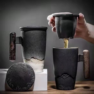 Taza en forma de montaña con mango de madera, taza de té de cerámica de regalo con infusor, color negro - Product Image 1