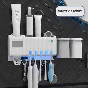 Juego de Dispensador de Pasta de Dientes y Portacepillos de Dientes de Plástico Blanco de Cuatro Piezas para Baño - Product Image 1