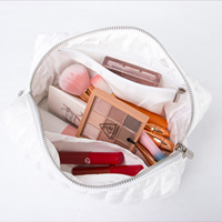 Sac à maquillage en velours matelassé rayé personnalisé KONCAI, doux pour la peau, polyvalent, pochette de voyage pour femmes