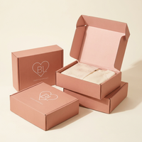 Boîtes d'expédition personnalisées haut de gamme en papier traité UV pour vêtements, chaussettes et chaussures