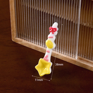 Miniatura <span class=keywords><strong>de</strong></span> simulación <span class=keywords><strong>de</strong></span> linda cuchara <span class=keywords><strong>de</strong></span> resina con forma <span class=keywords><strong>de</strong></span> manzana para postres y café, ideal como adorno para <span class=keywords><strong>casa</strong></span> <span class=keywords><strong>de</strong></span> <span class=keywords><strong>muñecas</strong></span>, cocina en miniatura o decoración <span class=keywords><strong>de</strong></span> teléfono. - Product Image 6