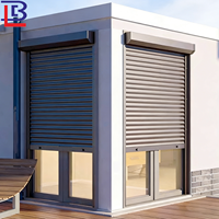 Vente en gros de stores roulants automatiques modernes à double moteur avec cadre en aluminium et ouverture verticale pour portes, villas coupe-vent avec moustiquaire