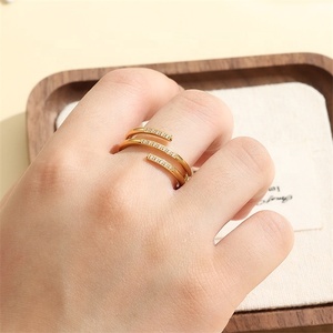 Yiwu aceon Thép Không Gỉ 2Mm Mái vòm Hẹp Ban Nhạc Micro Paved CNC Đá Tri Lớp Phụ Nữ Vàng Sang Trọng Chồng chéo Swirl Lớp Vòng - Product Image 2