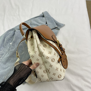 Sac à dos de luxe pour étudiantes avec cadre interne, en PU, fermeture à cordon, design portable pour les voyages et l'usage quotidien, en polyester - Product Image 4