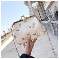 Sac à chaîne de broderie de style chinois sac à main vintage élégant de style chinois sac à coquille à fermoir brodé en dentelle