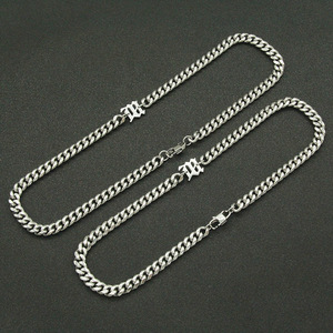 Bracelet Initial Gothique Linfor pour Hommes et Femmes, Chaîne Cubaine Lourde en Acier Inoxydable Argenté, Personnalisable, Style Vieil Anglais Hip Hop - Product Image 3