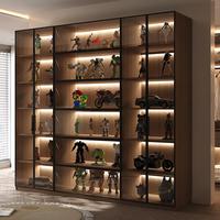 Vitrine murale en bois massif de haute qualité sur mesure avec éclairage LED et portes en verre pour collectionneurs