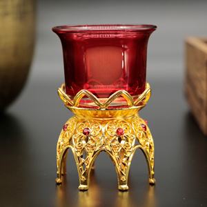 Portacandele in lega di zinco placcato oro con lampada da veglia con disegno inciso per <span class=keywords><strong>la</strong></span> chiesa o <span class=keywords><strong>la</strong></span> decorazione per <span class=keywords><strong>la</strong></span> casa di qualità in metallo artigianato - Product Image 1