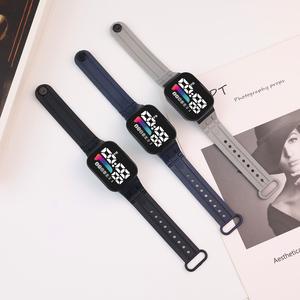 Nouvelle montre de sport LED rectangulaire personnalisée, affichage lumineux, résistante à l'eau 10m, bracelet en ABS et acrylique pour collégiens - Product Image 4