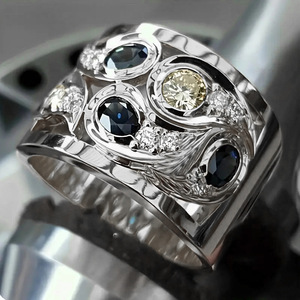 Anello da Donna H443 con Zaffiro Ovale Naturale e Diamanti Incastonati a Pavé, Gioiello di Moda - Product Image 2