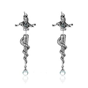 Pendientes de espada vintage exagerados y geniales, pendientes de serpiente con diamantes antiguos, ganchos para la oreja con diseño de serpiente, agujas de perforación para la oreja - Product Image 5
