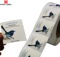 Étiquette autocollante personnalisée de luxe holographique, résistante à l'huile, avec estampage à chaud en feuille d'or et gaufrage, pour bouteille de vin ou de whisky