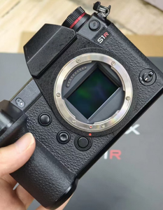 Cámara Panasonic Lumix S1R Usada, sin Espejo, Full Frame, 4K, S1 R - Product Image 1