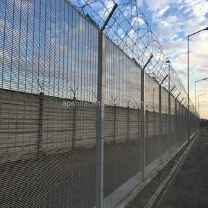 Ağır küçük delik kaynaklı tel örgü çit Anti tırmanma güvenlik çit 358 havaalanı cezaevi çit dikenli tel