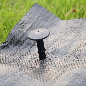 Toile <span class=keywords><strong>de</strong></span> paillage hydrophile en PP non tissé, perforée à l'<span class=keywords><strong>aiguille</strong></span>, blanche et noire, sur mesure, pour l'agriculture - Product Image 6