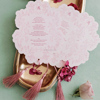 Ensemble de cartes de mariage personnalisées découpées sur mesure, en papier gaufré fantaisie, avec invitation à pompon, RSVP et menu inclus, impression personnalisée