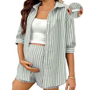 Ropa de maternidad <span class=keywords><strong>abrigo</strong></span> Tops y pantalones cortos Casual mujer de dos piezas suelta a rayas fuera del hombro Top conjunto de pantalones cortos para mujeres embarazadas - Product Image 1