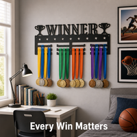 Support mural personnalisé en métal pour médailles avec rangement pour trophées et rubans, plaque nominative gravable pour les sports des enfants