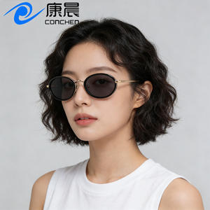 Gafas de Sol Ovaladas de Lujo con Marco Pequeño para Mujer, Marco Metálico TR, Polarizadas UV400, Ligeras, Negras, Protección Solar, Estilo Viaje - Product Image 3