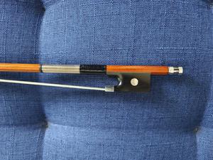 Archet <span class=keywords><strong>de</strong></span> violon 4/4 en <span class=keywords><strong>bois</strong></span> <span class=keywords><strong>de</strong></span> Brésil fin, monté en argent, <span class=keywords><strong>vente</strong></span> en gros d'usine, fabrication artisanale, crin <span class=keywords><strong>de</strong></span> cheval naturel, accepte les pièces <span class=keywords><strong>de</strong></span> violon OEM - Product Image 5