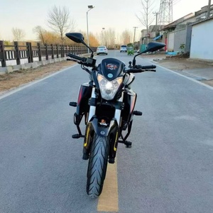 Benelli Huanglong 600, Quattro Cilindri in Linea, Raffreddamento a Liquido, Design <span class=keywords><strong>Sugomi</strong></span>, Carenatura Aerodinamica, Acceleratore Reattivo - Product Image 2