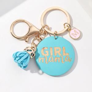 Porte-clés rond en bois avec inscription personnalisée MAMA, design à pompon court, cadeau pour la fête des mères, fabriqué en cuir PU, vente chaude - Product Image 3