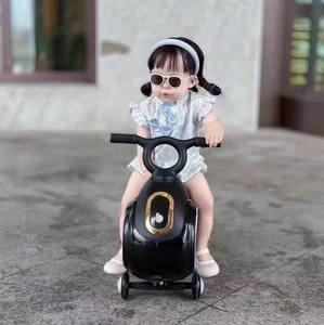 سيارة لعبة بلاستيكية للأطفال للأطفال هدية سيارة يو للأطفال 1-4 سنوات تعمل ببطارية تتميز بتصميم الفول السوداني nionu - Product Image 2