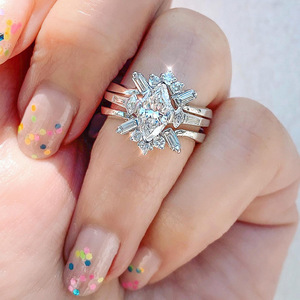 Set di Tre Anelli Geometrici Royal Marquise per Donne, Gioielli di Lusso per Matrimonio e Fidanzamento - Product Image 1