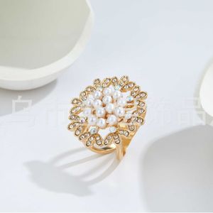 Flower Shape Pearl Rhinestone Brooch Zinc Alloy Women's <b>Wedding</b> Fashion <b>Accessory</b> - Product Image 4