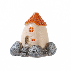 Juego de 3 adornos de casa en miniatura de resina para decoración de jardín, pintados a mano, de forma irregular independiente - Product Image 5