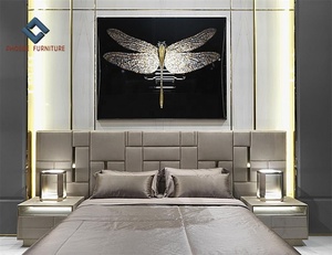 Juego de cama de lujo de diseño moderno famoso italiano, muebles con cabecero grande y mesita de noche