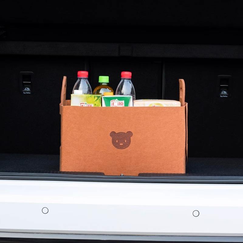 Un osito pequeño [marrón grande].